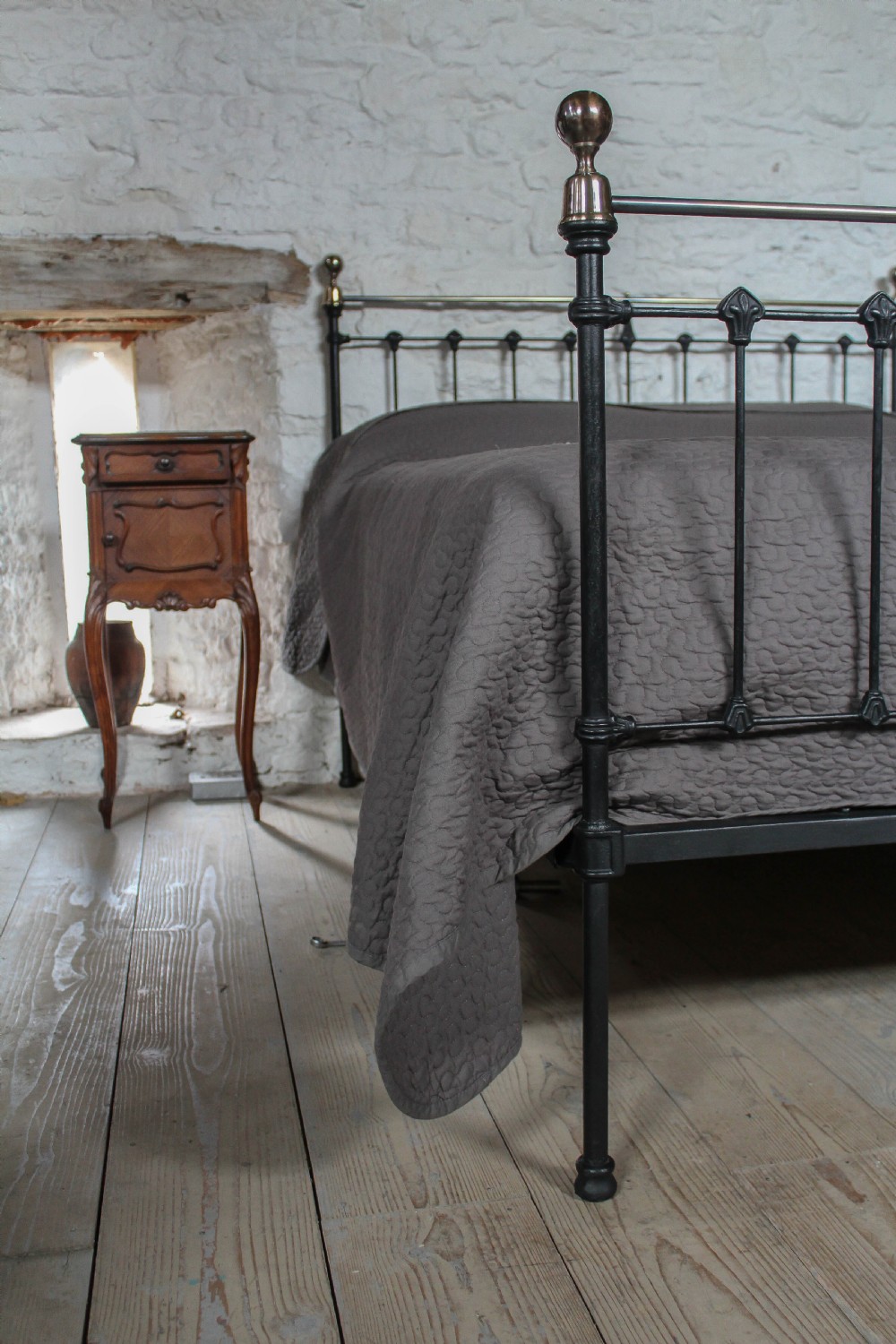 Lovely Classic Victorian black and aged brass king size bed View II