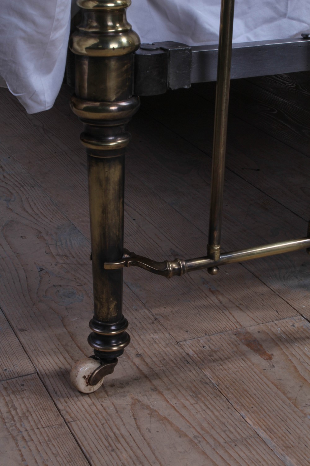 Stunning Winfield burnished iron and brass king size bed View VII