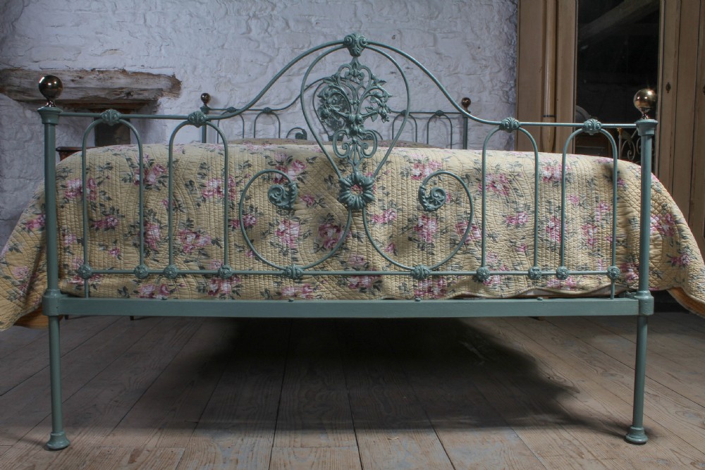 Very lovely early Victorian king size bed  View V