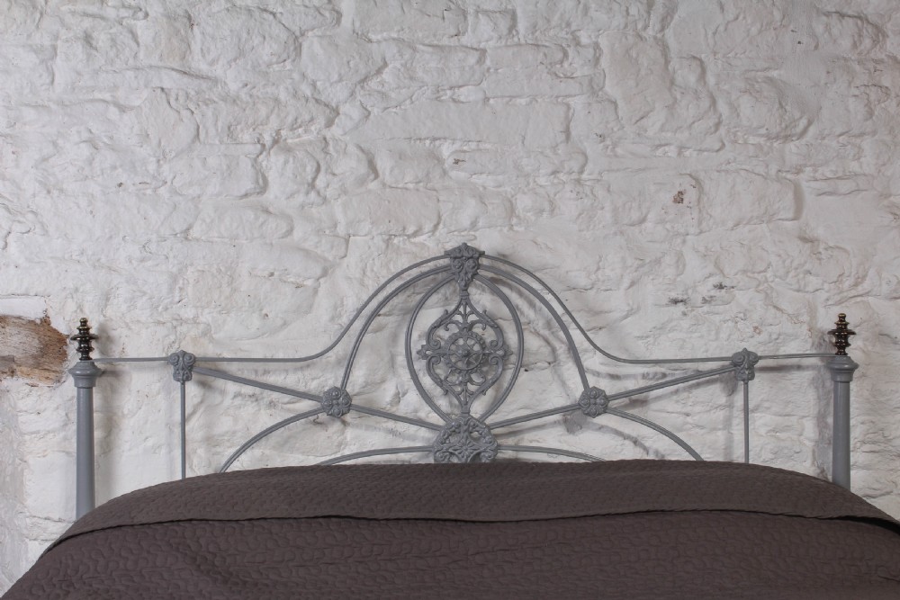 Lovely king size Winfield bed with taper posts  View II