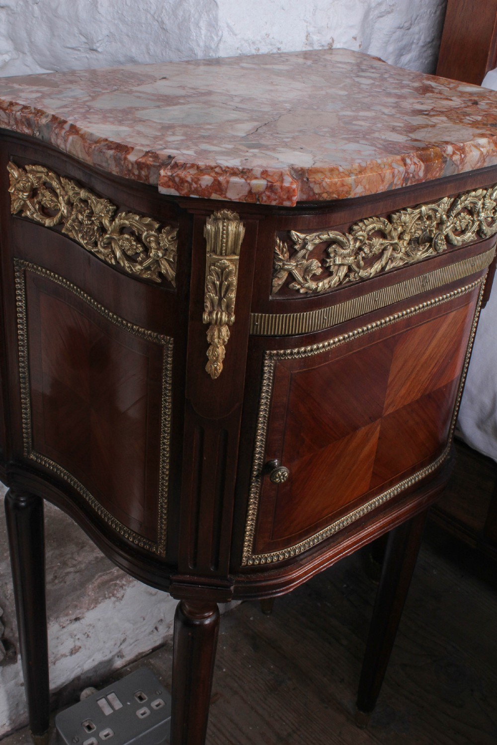 Fabulous mahogany and walnut decorated Empire style king size bed and bedside View XI