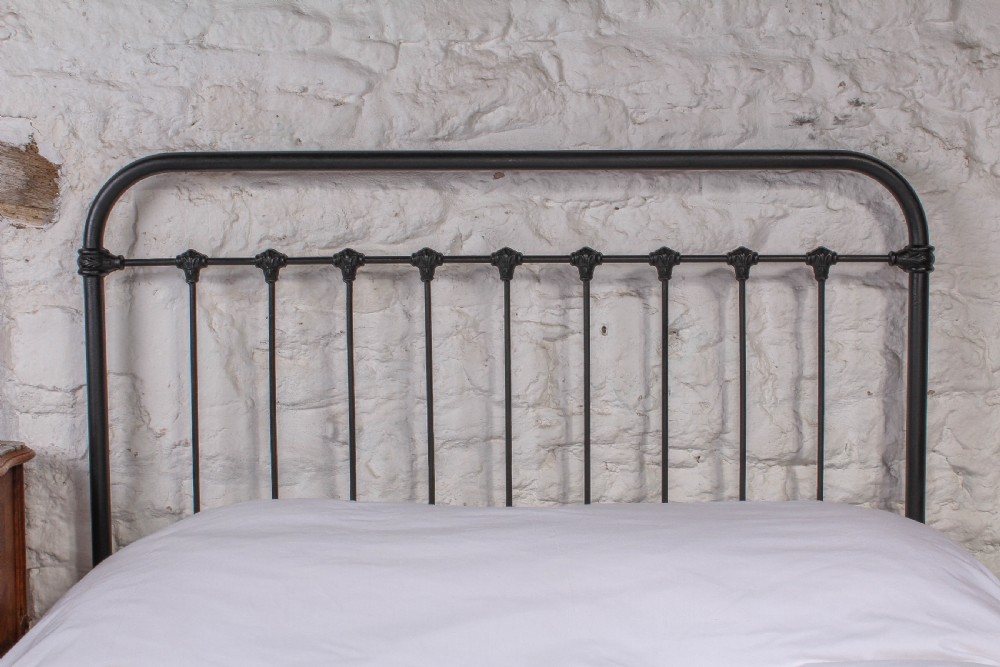 Fashionably simple French all iron double bed View II