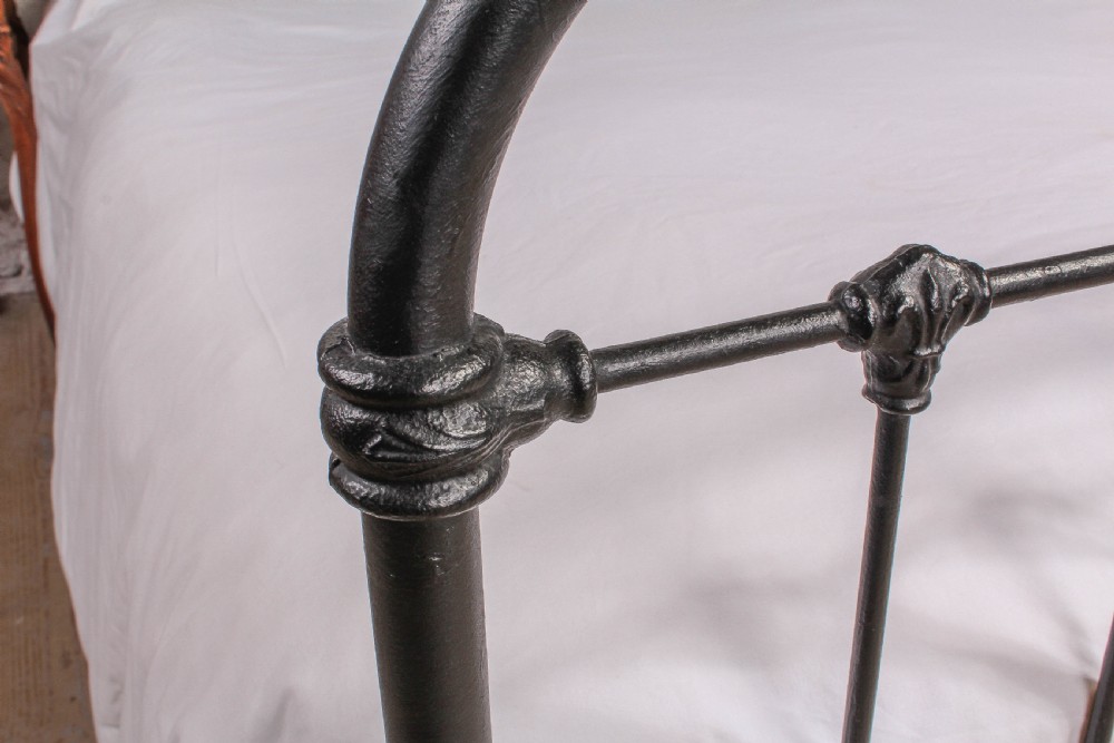 Fashionably simple French all iron double bed View IV