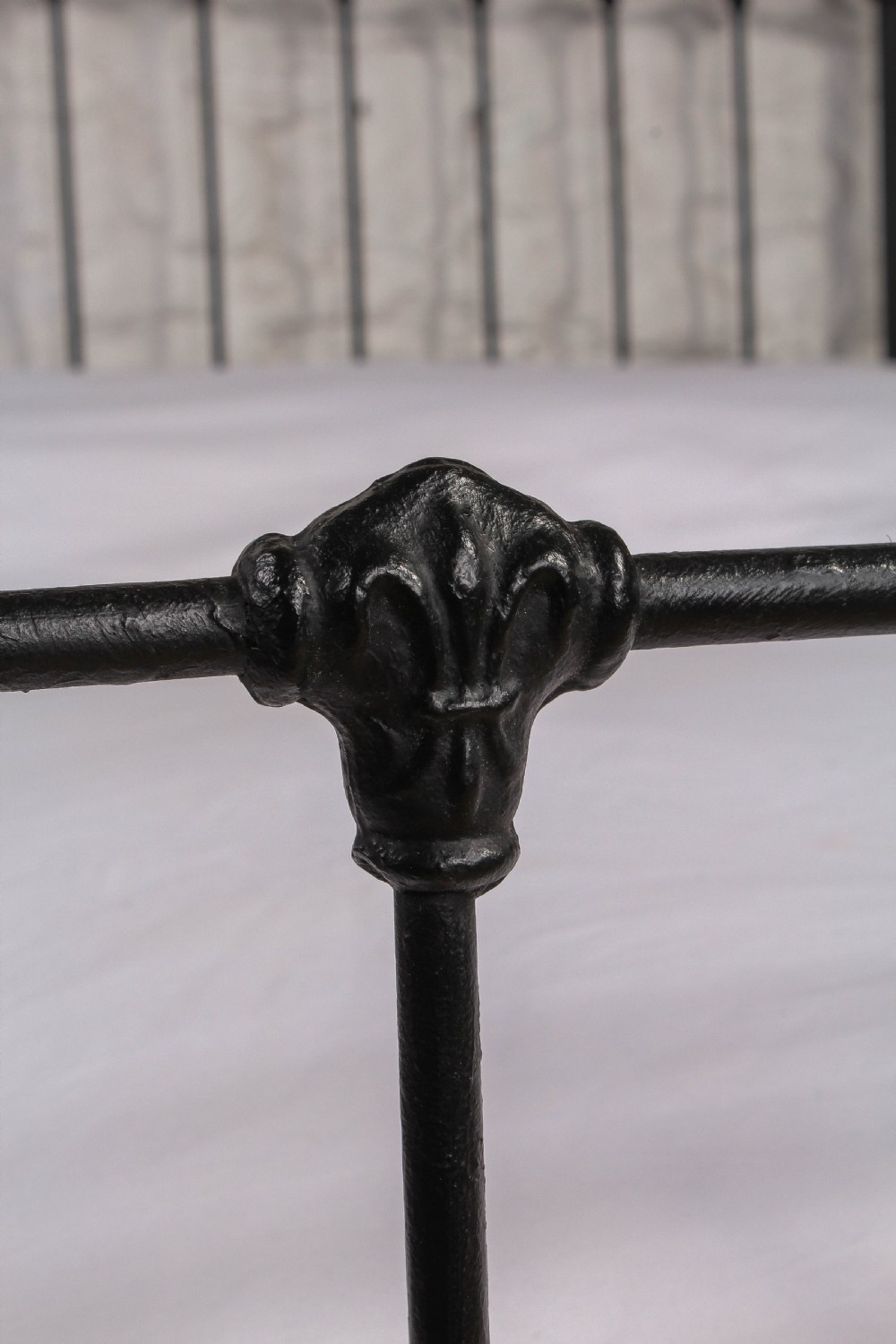 Fashionably simple French all iron double bed View VI