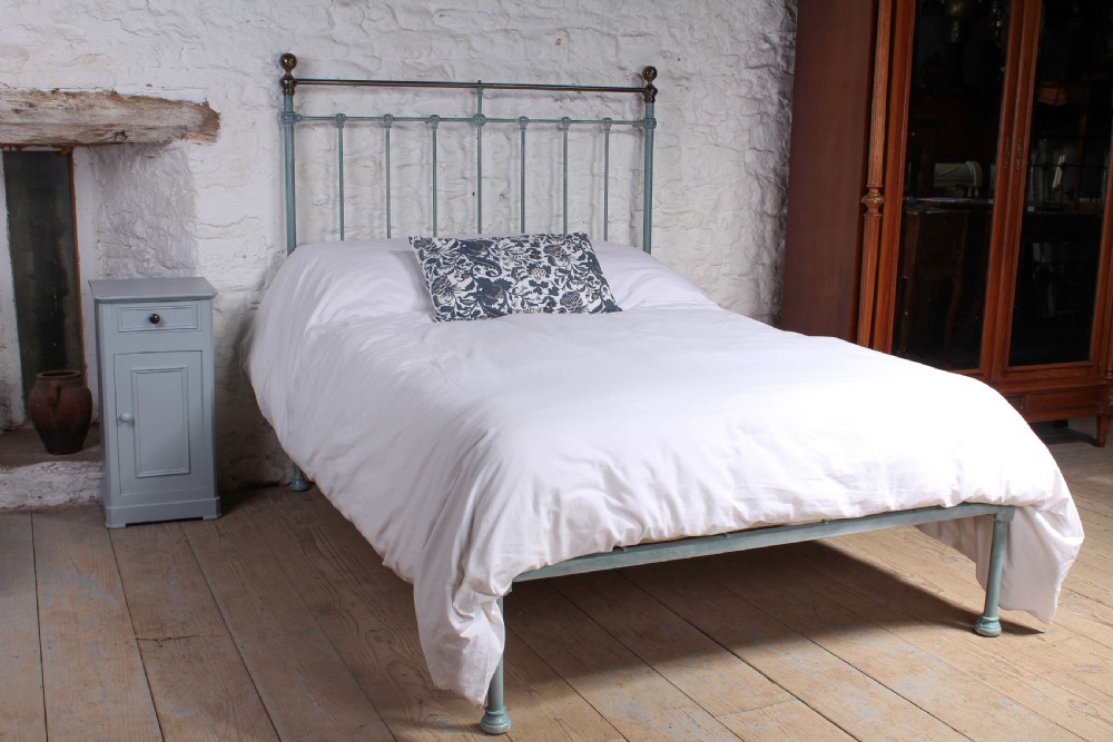 Individual finish Classic Victorian no end double bed