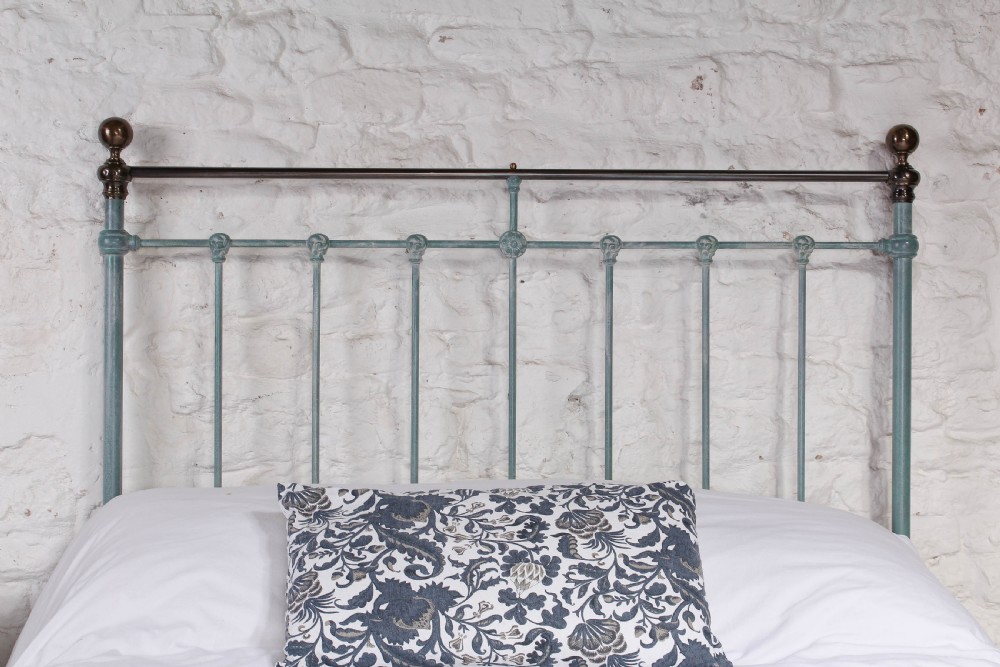 Individual finish Classic Victorian no end double bed View II