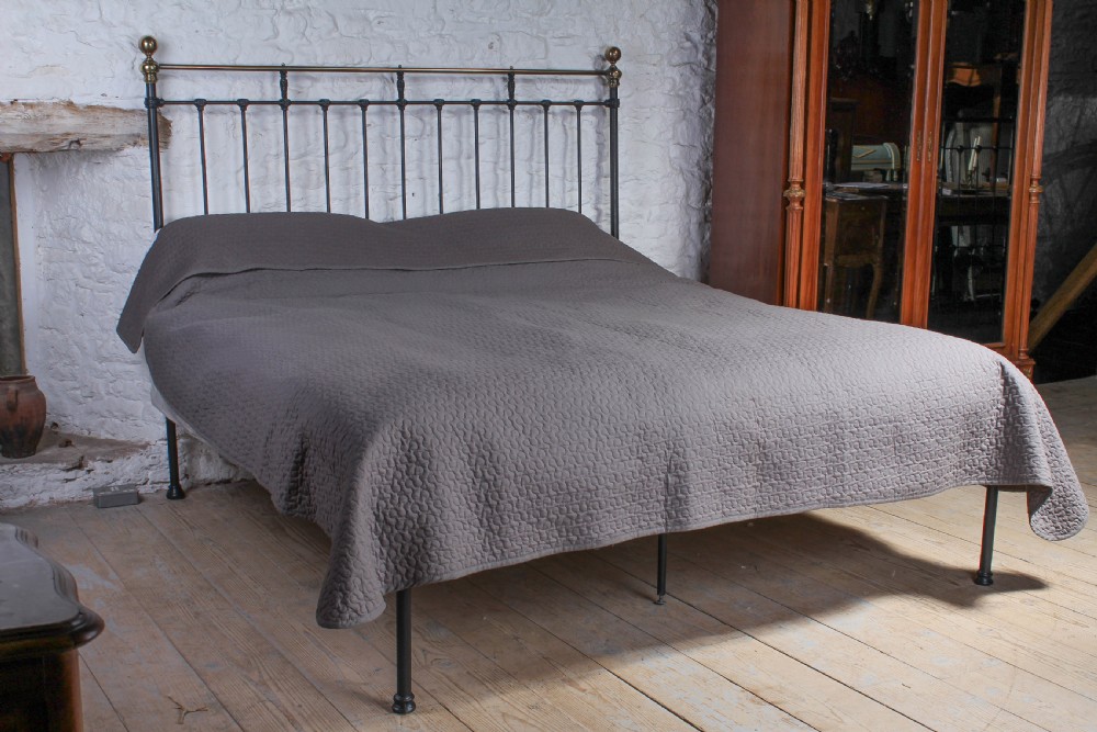 Classic Victorian  6Ft super king size no end bed