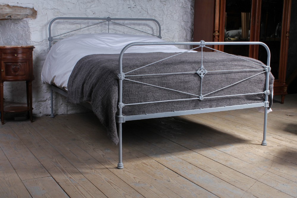 Simple Irish all iron king size bed