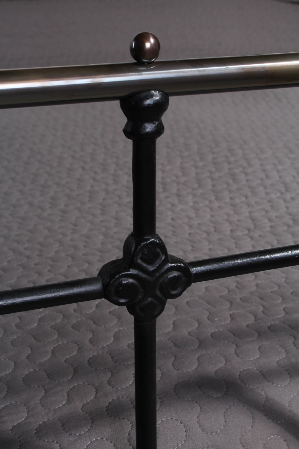Handsome super king size 6Ft classic Victorian brass and iron bed View IV