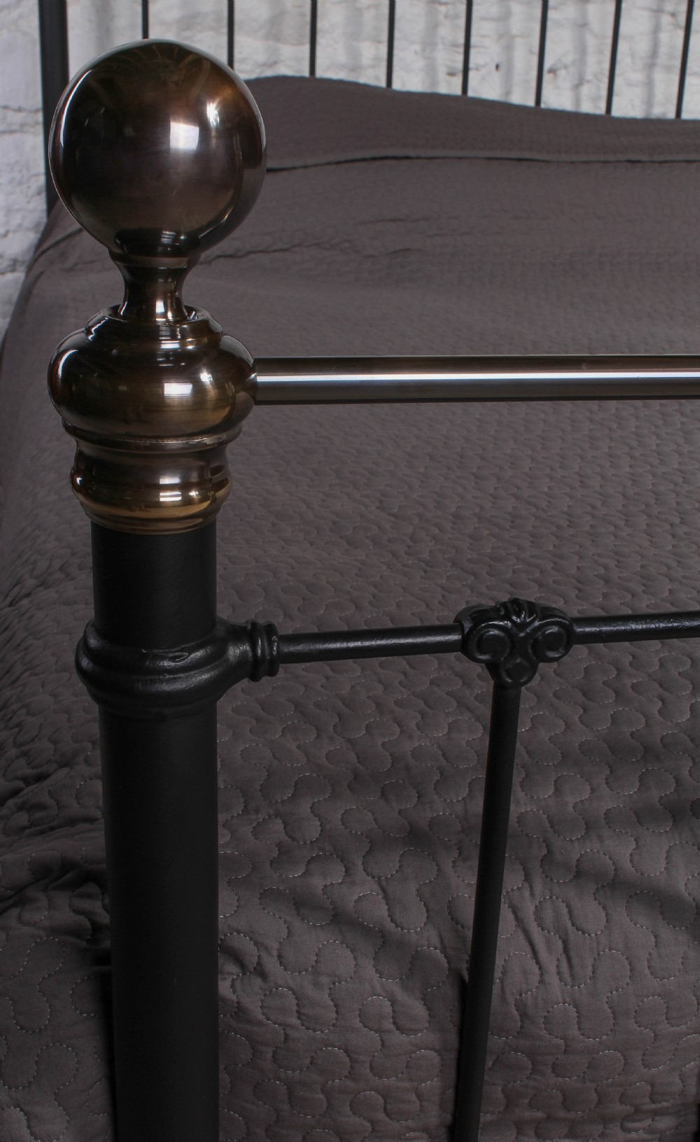 Handsome super king size 6Ft classic Victorian brass and iron bed View V