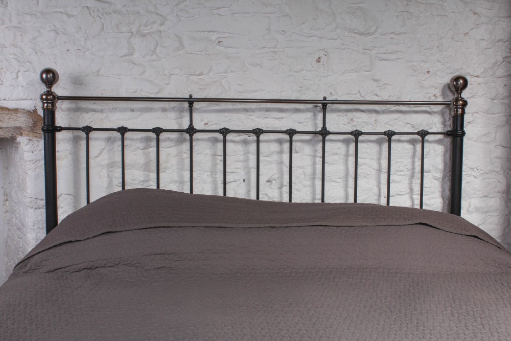 Handsome super king size 6Ft classic Victorian brass and iron bed View VII