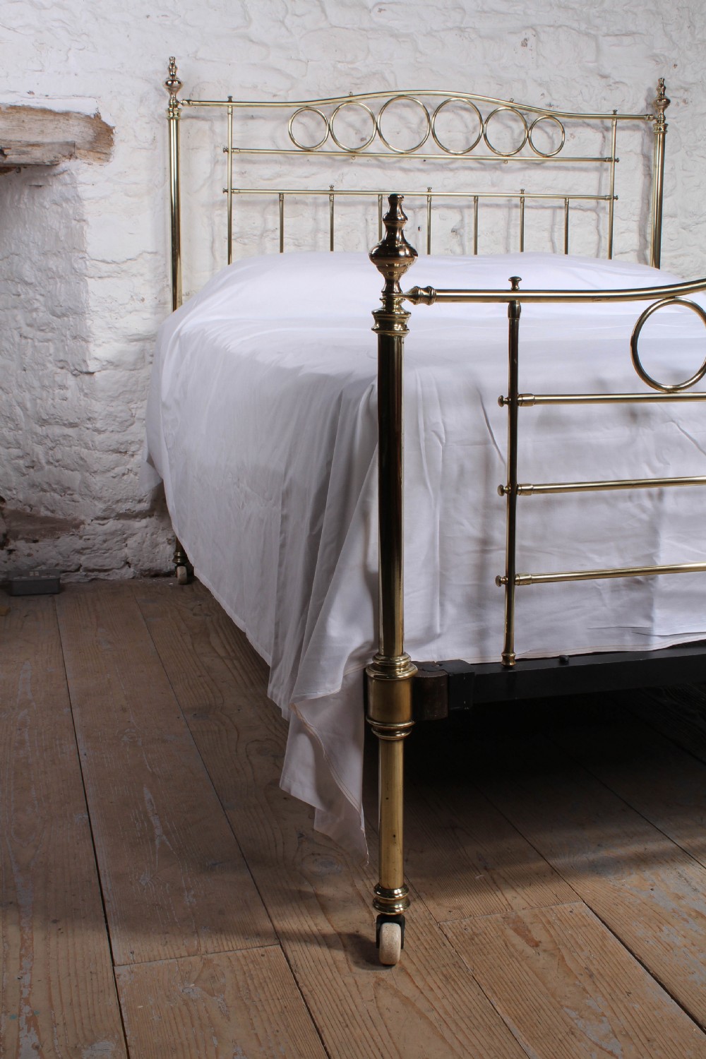 Elegant simple Winfield all brass king size bed View III
