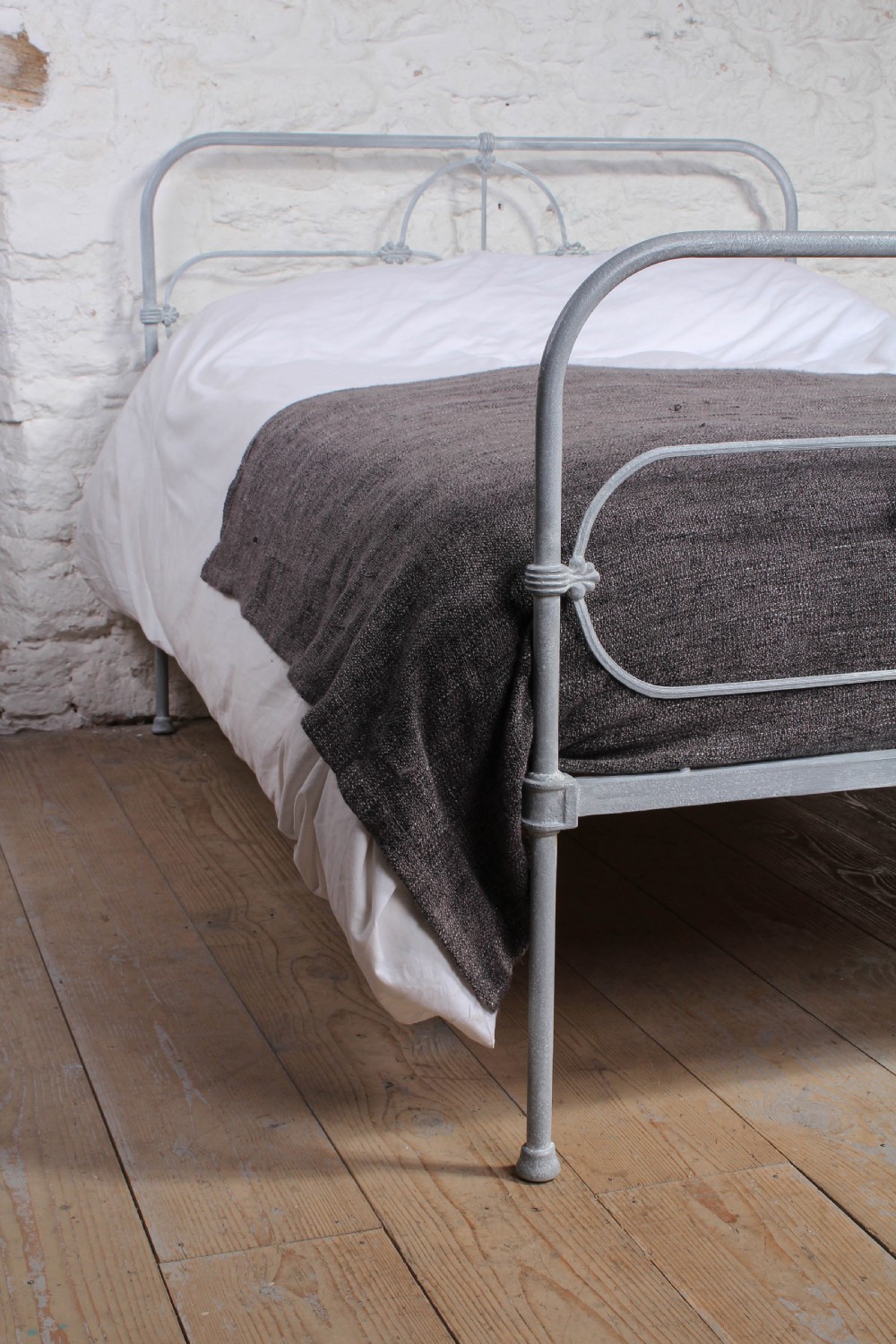 Simple  Irish cottage style double bed View VI