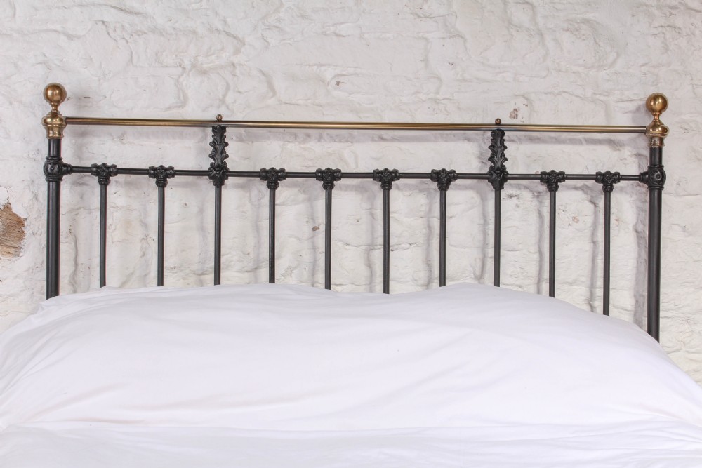 Very handsome classic Victorian king size bed View III