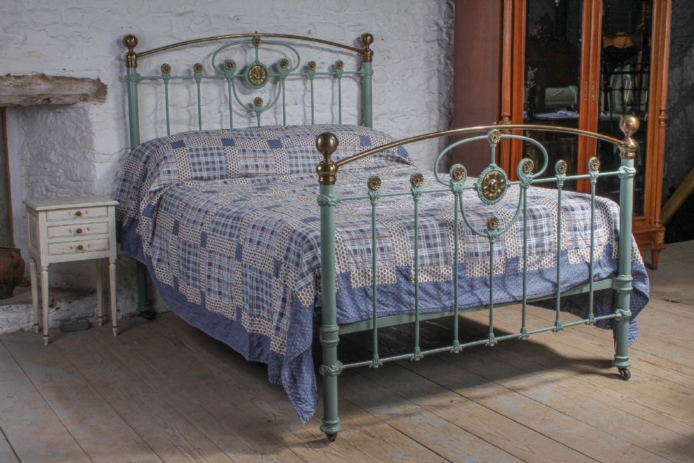 Stunning hand finished king size brass and iron bed View II