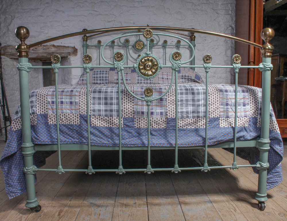 Stunning hand finished king size brass and iron bed View IV