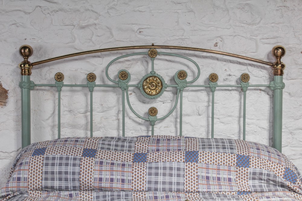 Stunning hand finished king size brass and iron bed View V