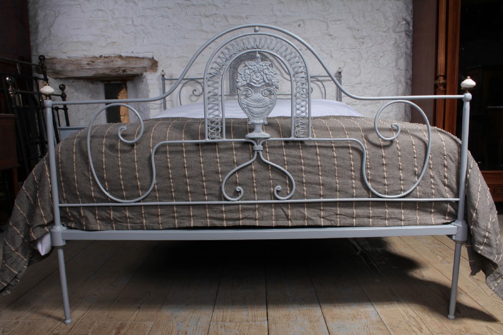 Very pretty Portuguese king size iron bed View VII