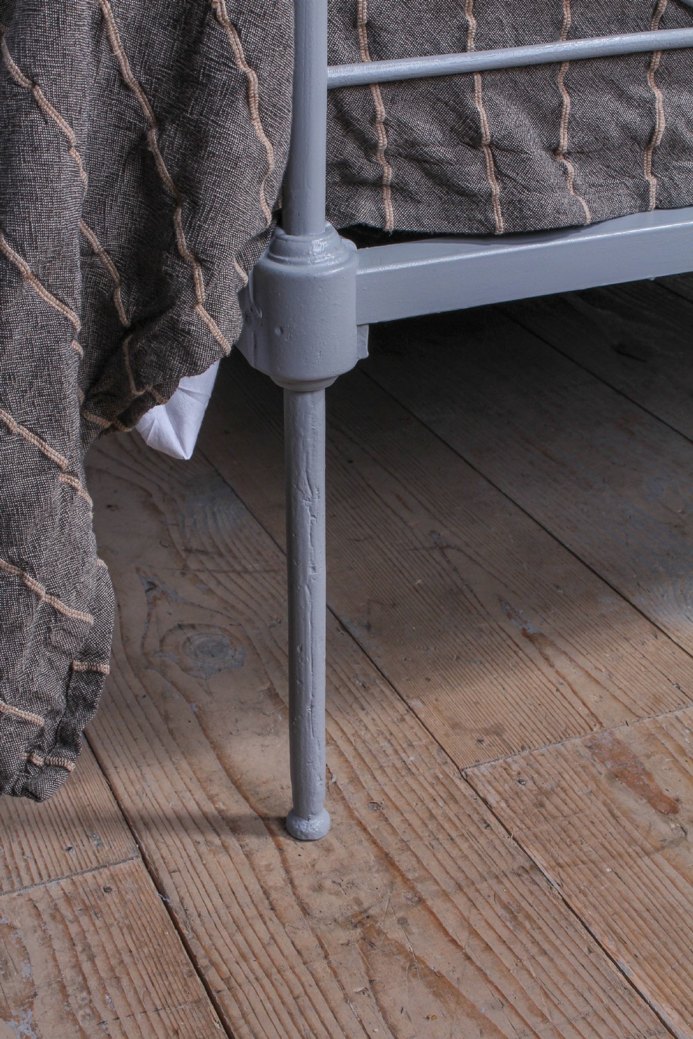 Very pretty Portuguese king size iron bed View IX