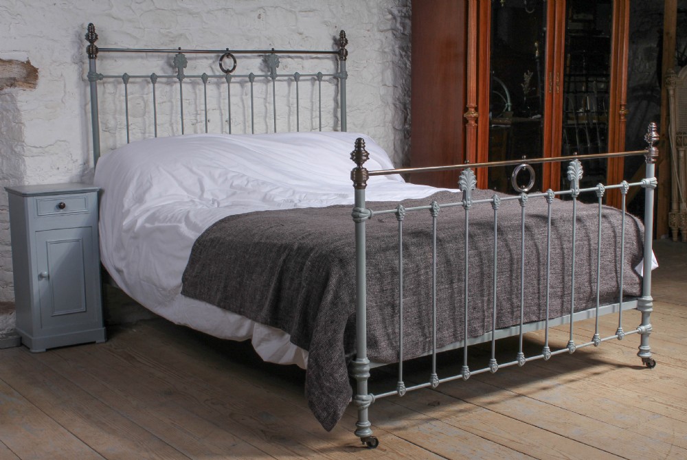 King size classic Victorian French brass and iron bed