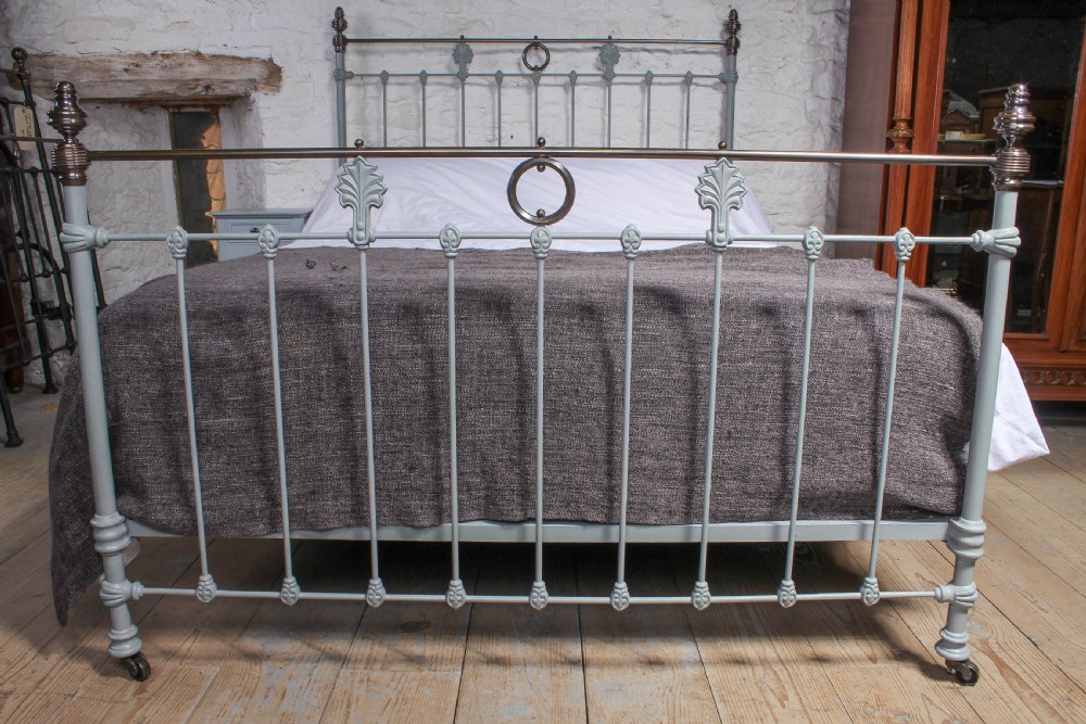 King size classic Victorian French brass and iron bed View IV