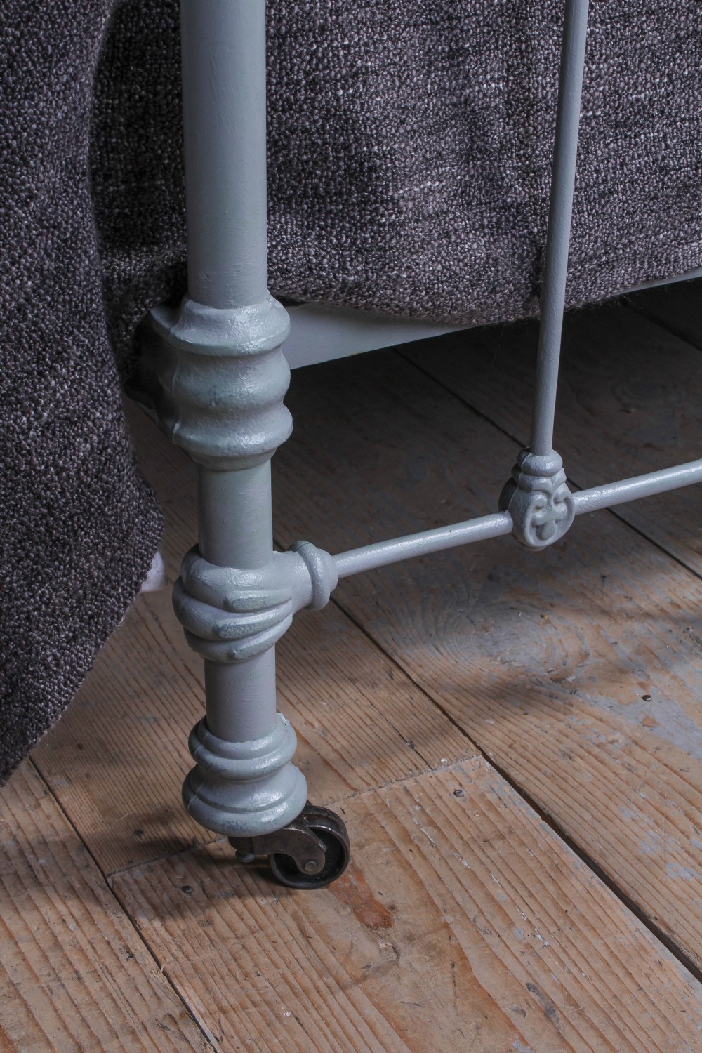 King size classic Victorian French brass and iron bed View VII