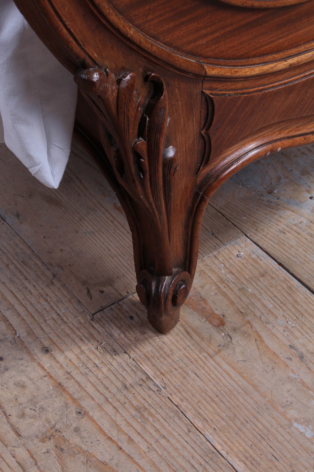 Spectacular walnut Louis XV style king size bed View VIII