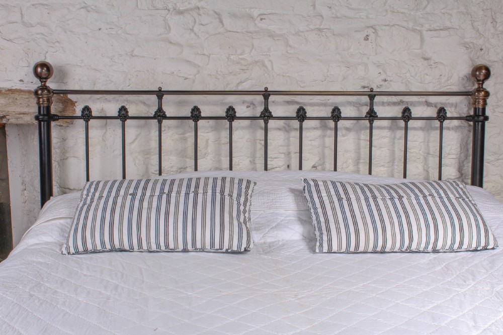 Handsome super king size 6Ft brass and iron bed View IV