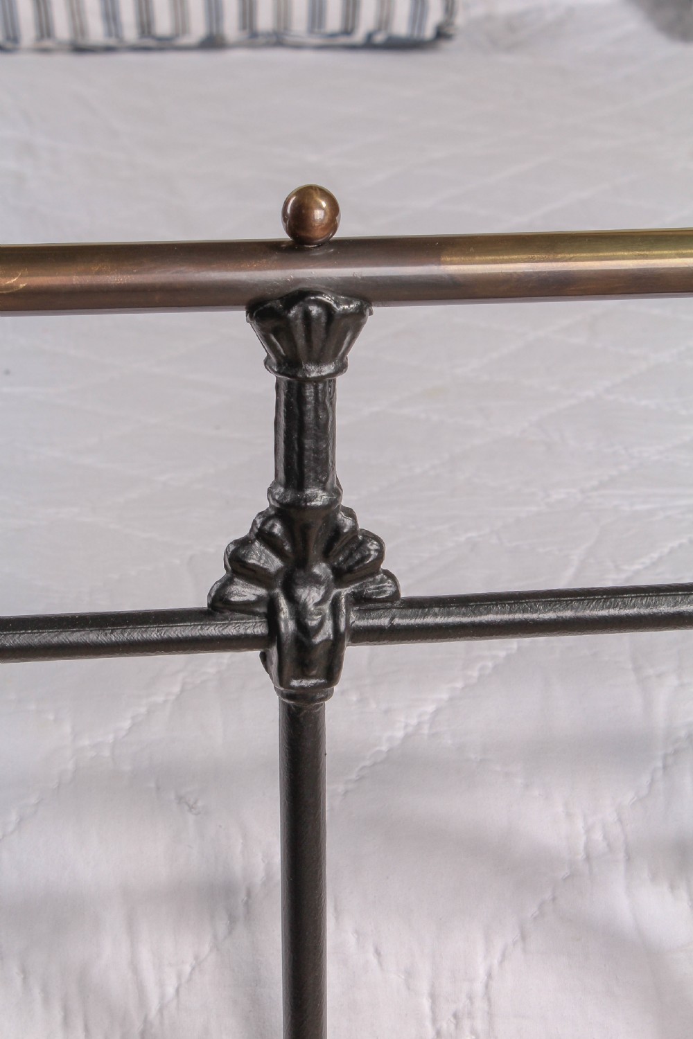 Handsome super king size 6Ft brass and iron bed View VI