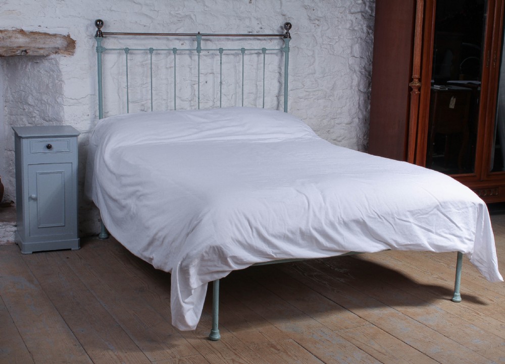 Classic Victorian no end double bed