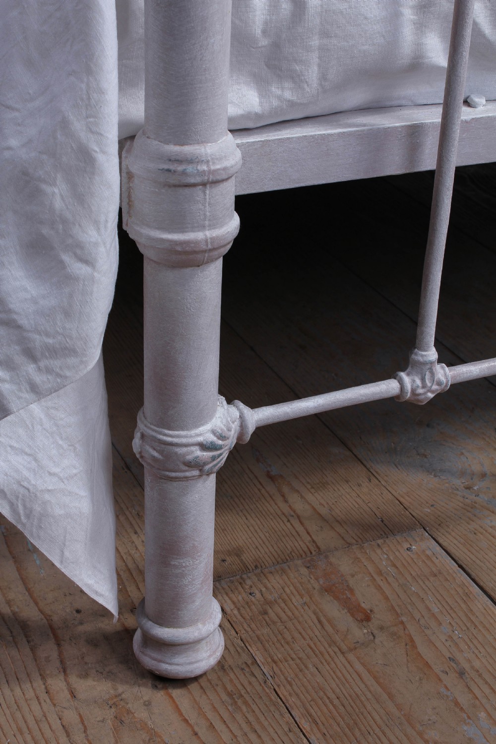 Very individual Victorian king size with porcelain scenes View X