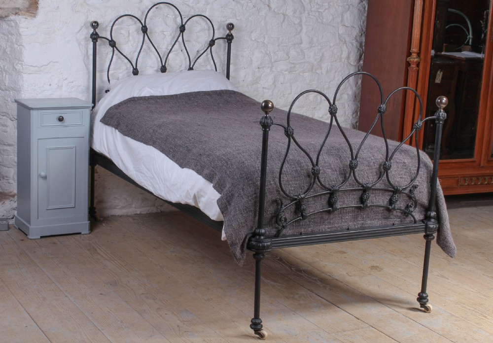 Beautiful rare all original Scholbred single bed View II
