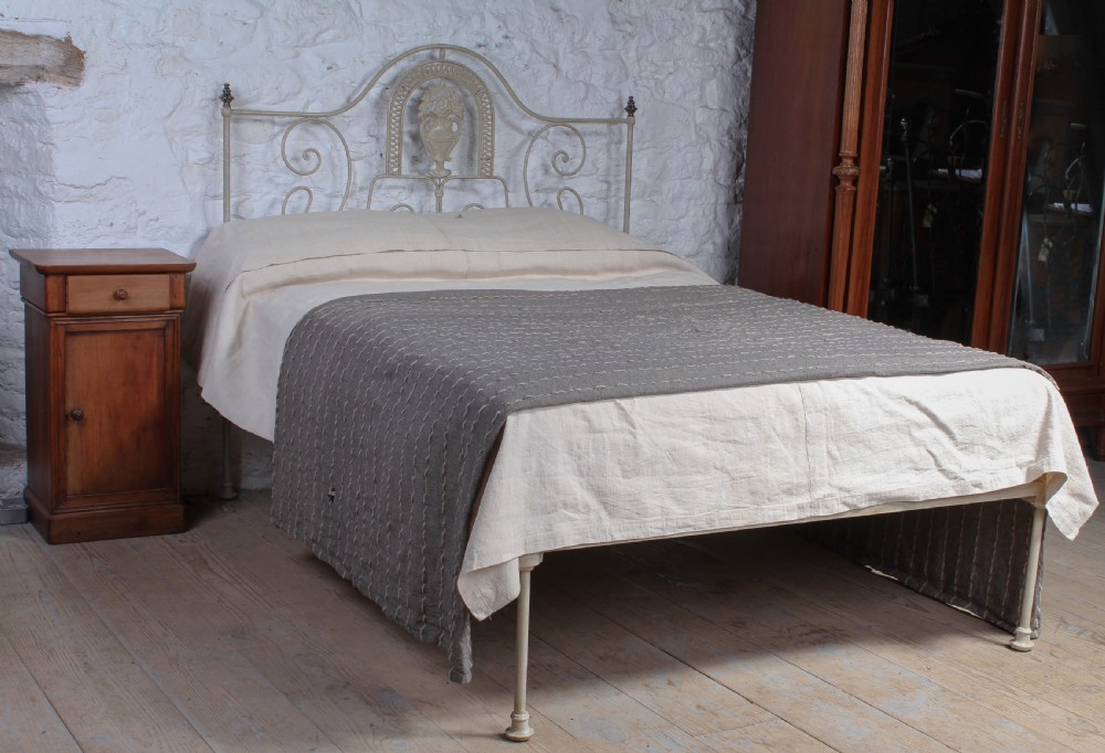 Very lovely Forged iron no end double bed