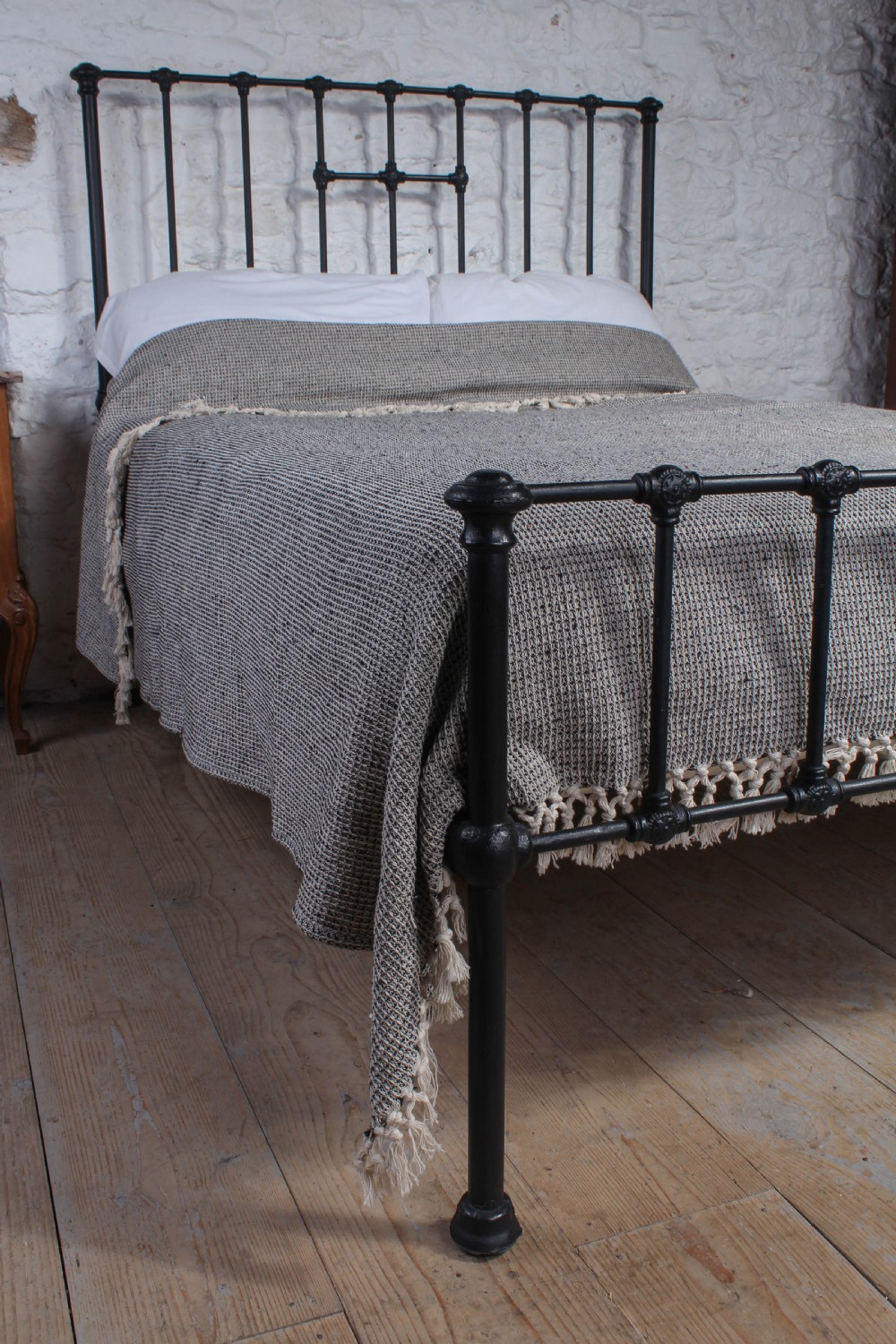 Good quality simple all iron double bed View II