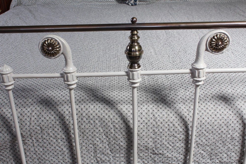 Rare super king size 6ft Victorian brass and iron bed View IV