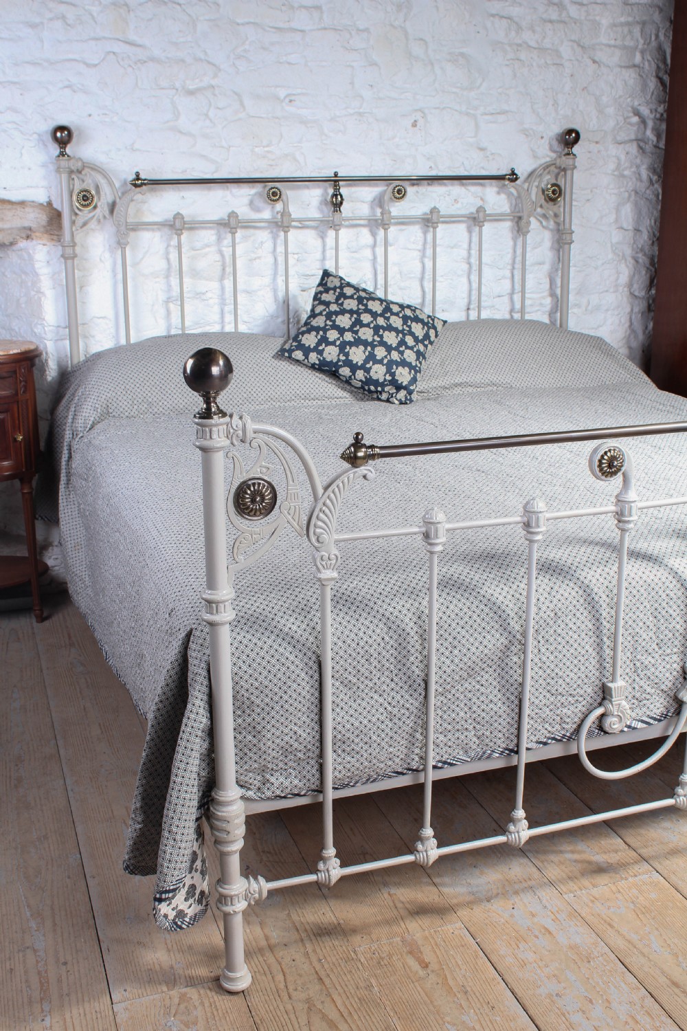 Rare super king size 6ft Victorian brass and iron bed View VI
