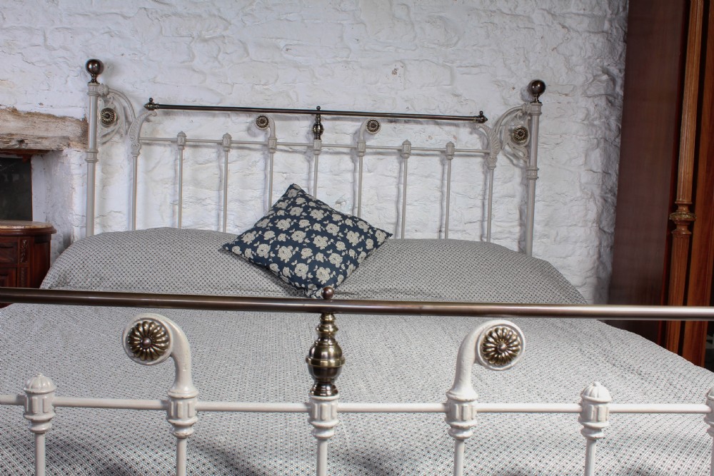 Rare super king size 6ft Victorian brass and iron bed View VII