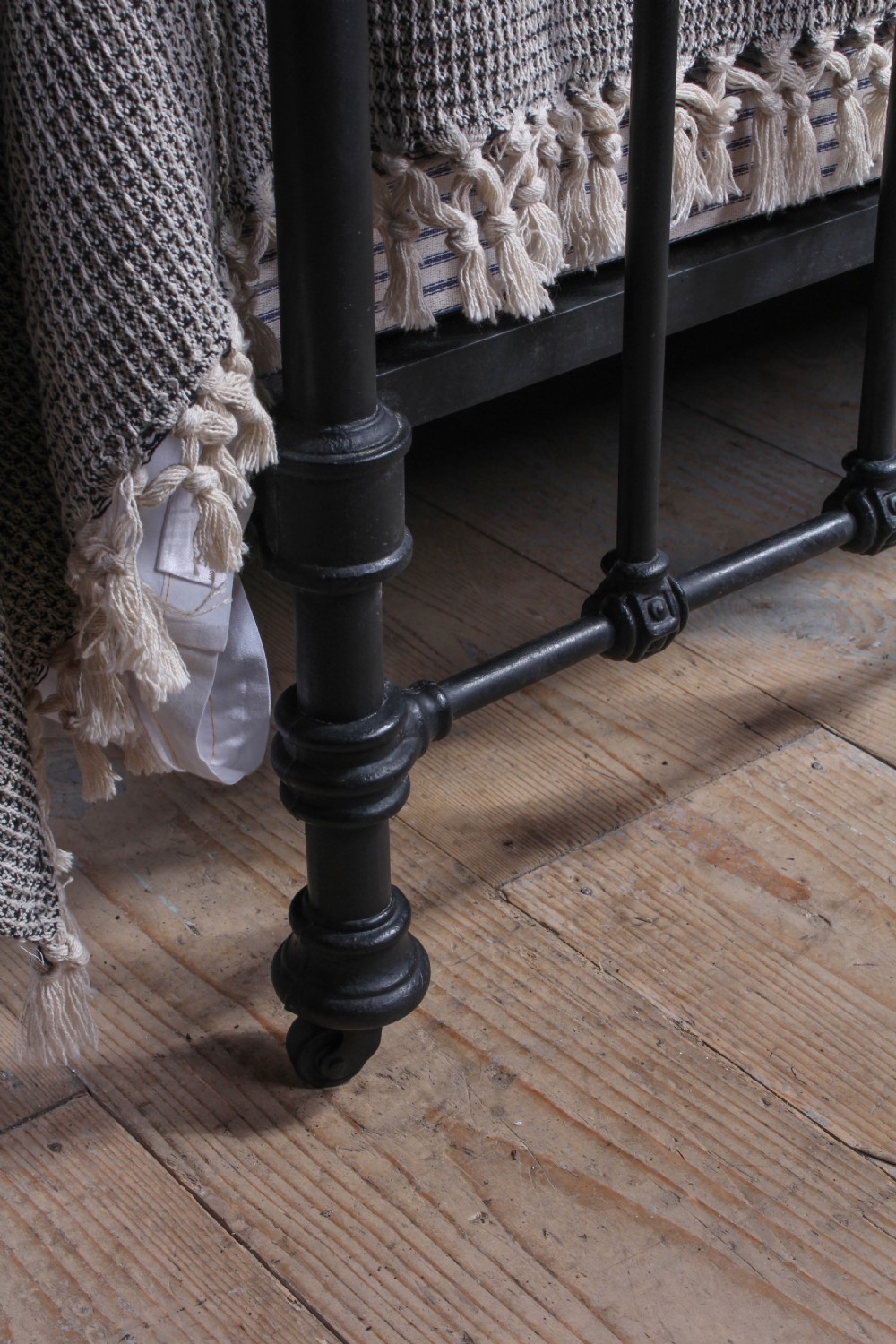 Classic Victorian French 5Ft king size brass and iron bed  View IV