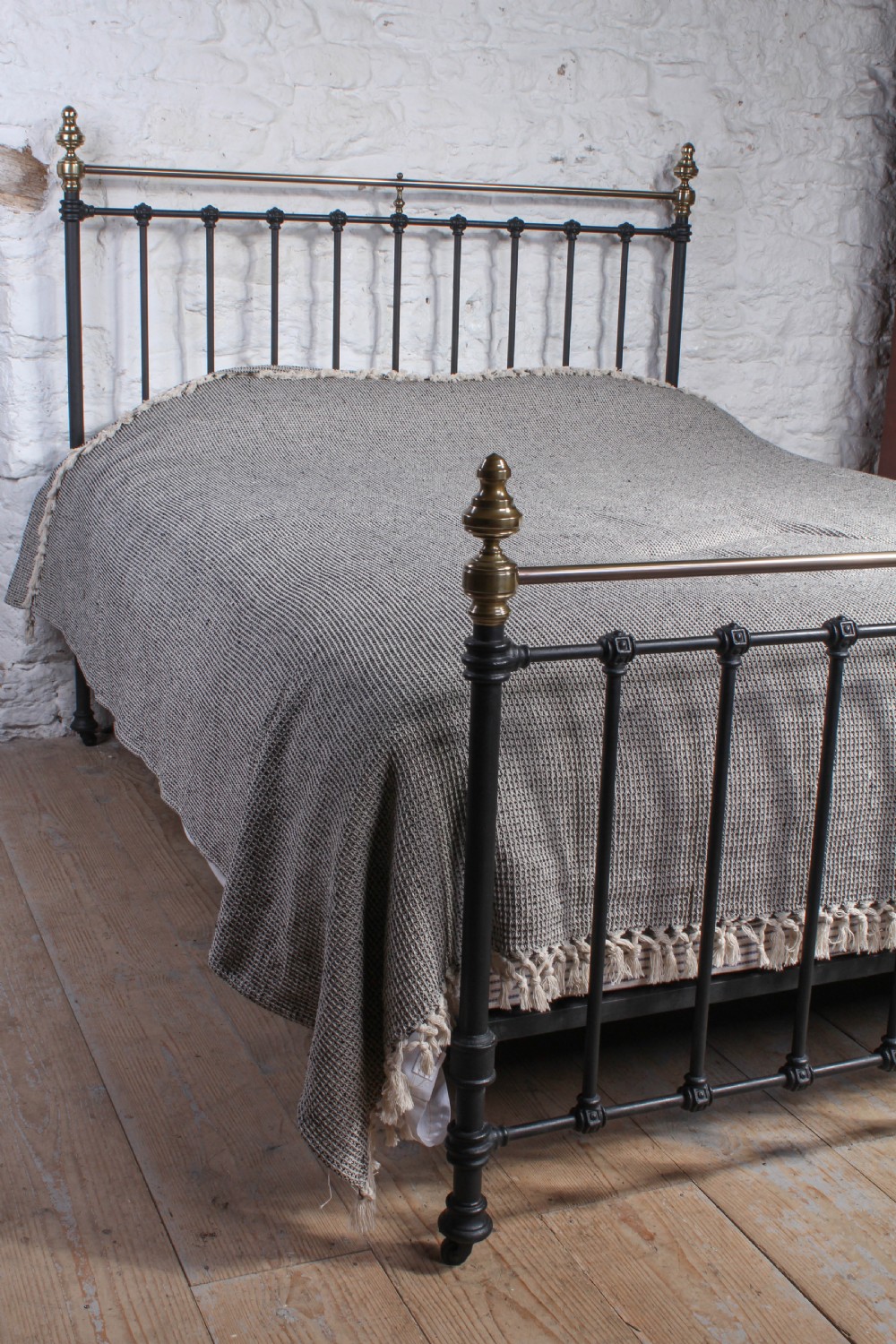 Classic Victorian French 5Ft king size brass and iron bed  View VII
