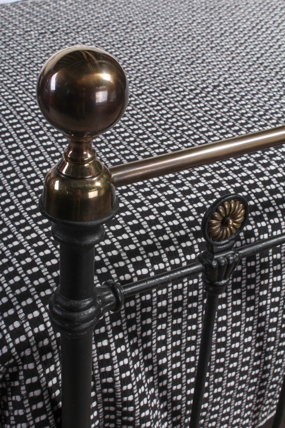 Very nice Victorian brass and iron double bed View VI