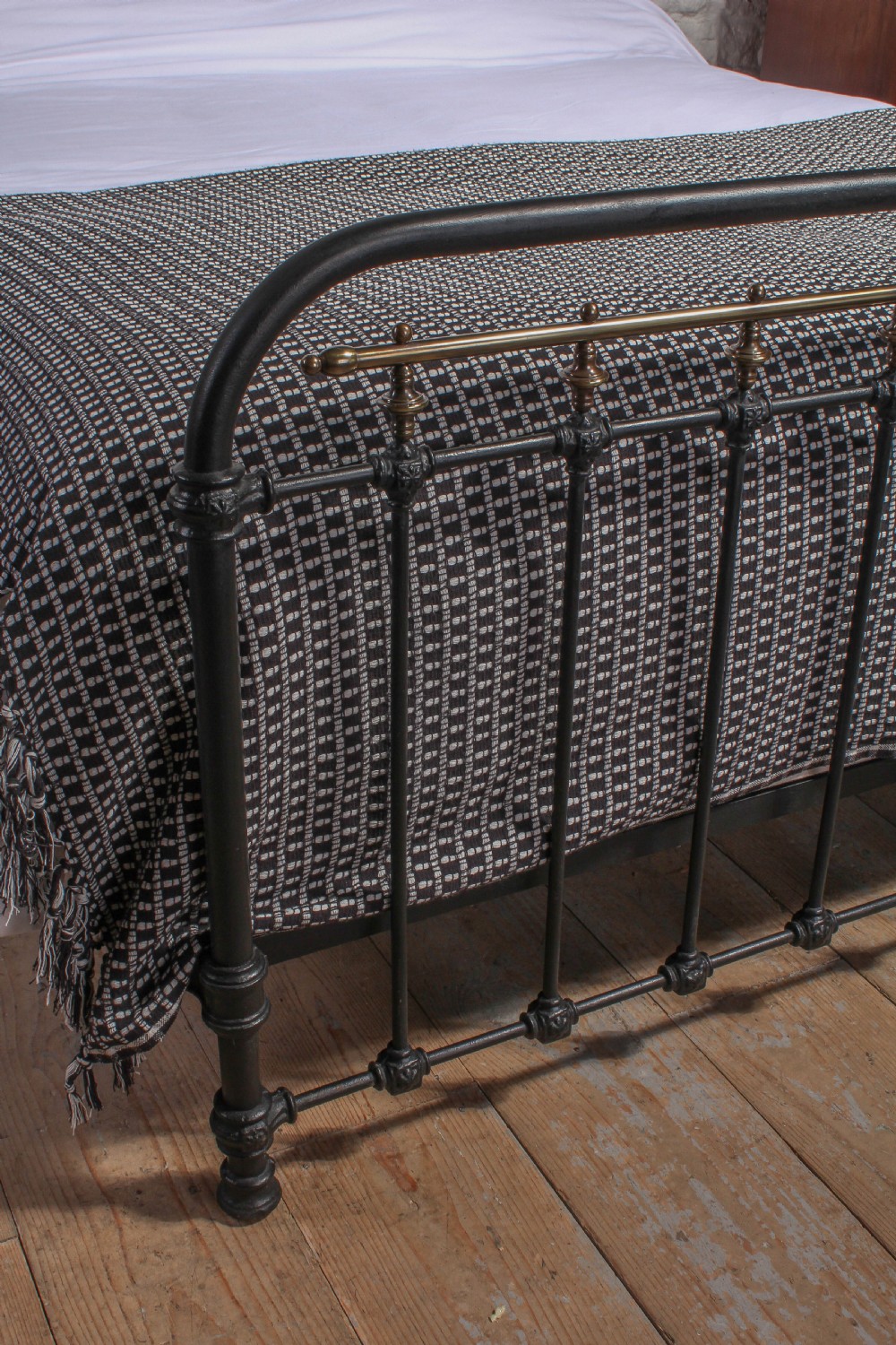 Lovely simple king size French iron bed  View III
