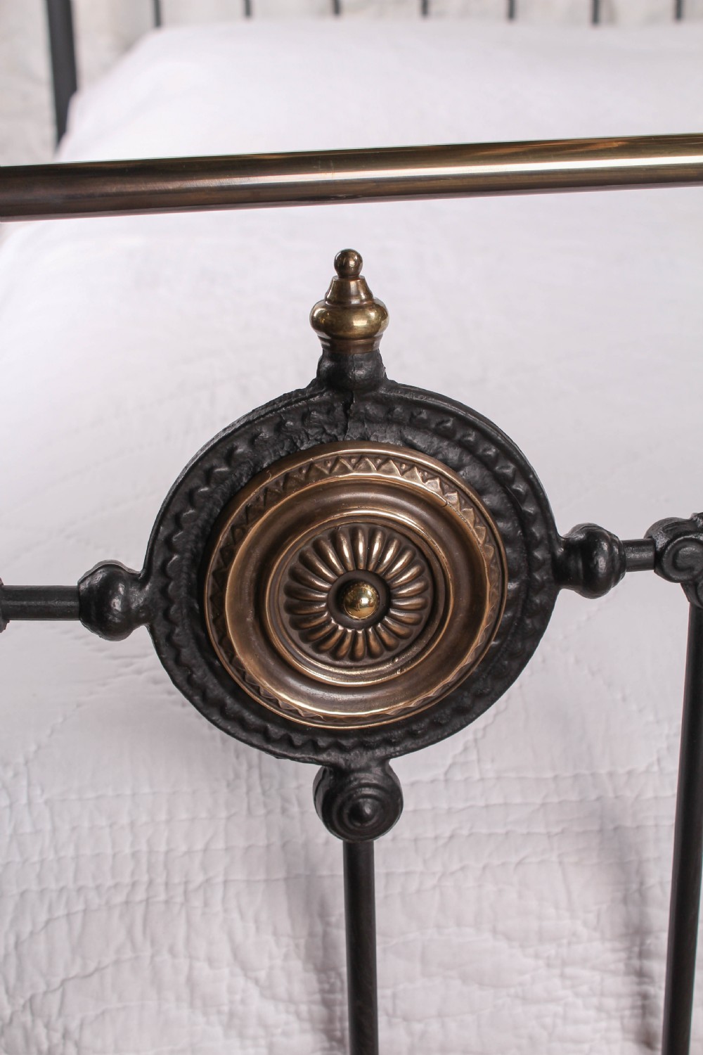 Classic Victorian 6Ft super king size brass and iron bed View VII