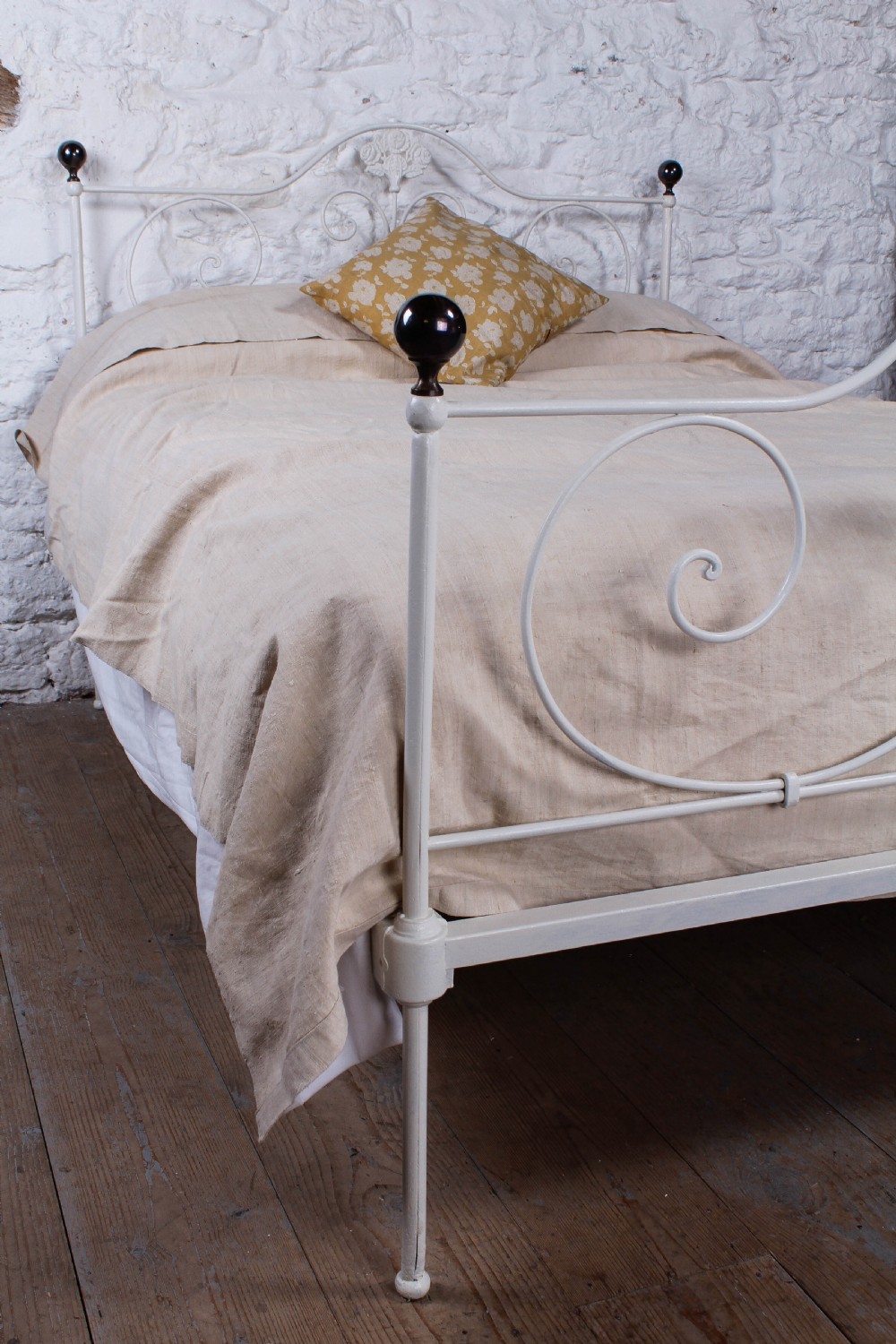 Pretty forged iron double bed View V