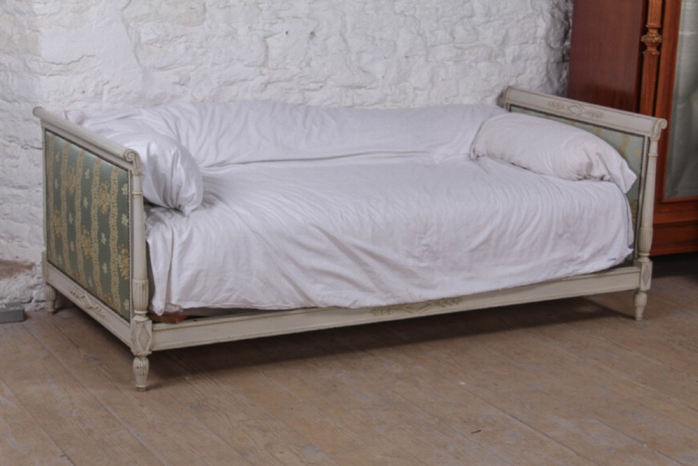 Pretty French  day bed