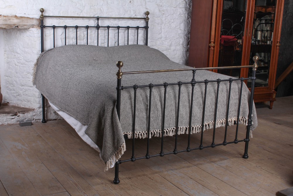 Handsome Classic Victorian 5Ft king size bed