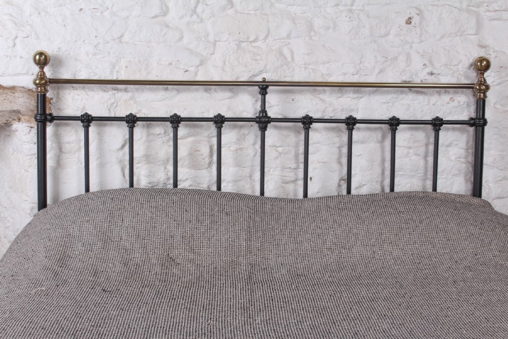 Handsome Classic Victorian 5Ft king size bed View II