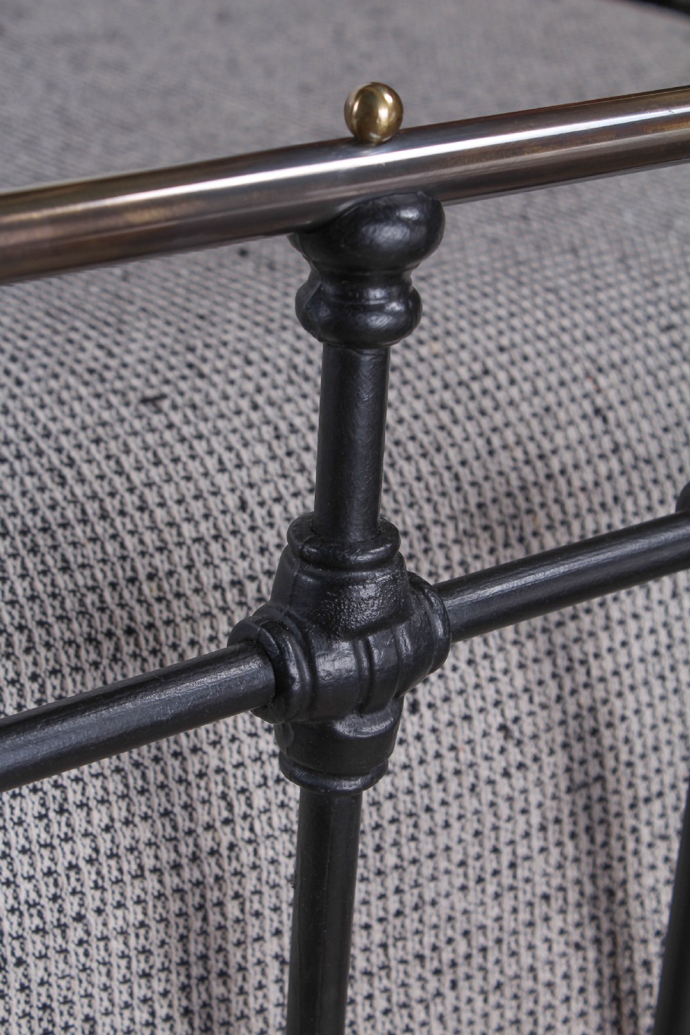 Handsome Classic Victorian 5Ft king size bed View IV