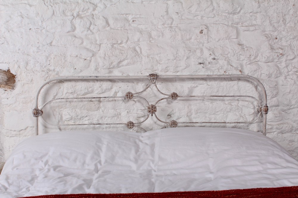 King size Irish no end bed in aged paint View IX