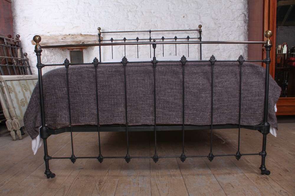 Splendid Classic Victorian 5ft king size bed View II