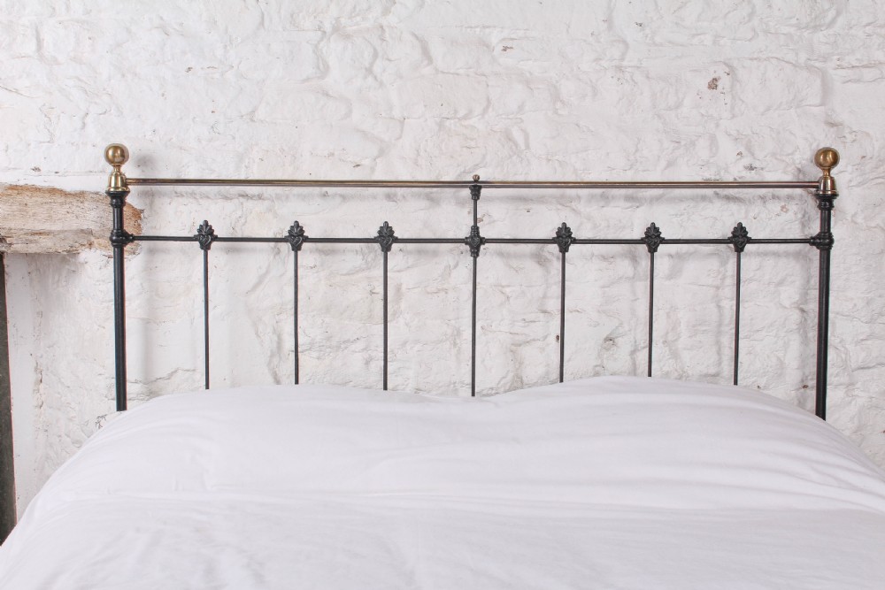 Splendid Classic Victorian 5ft king size bed View III